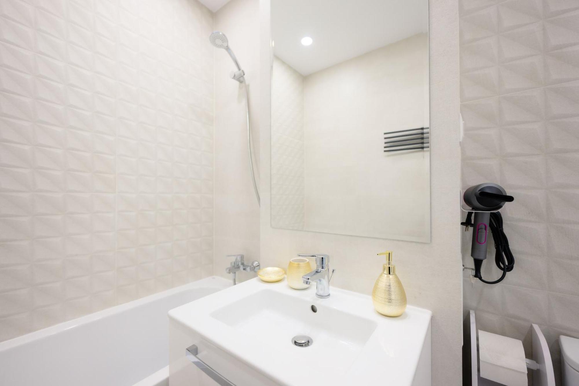 Charming Hideaway Inspired By El Profesor'S Intrigue Apartamento Bucareste Exterior foto